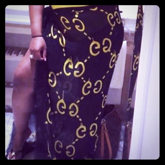 Authentic Gucci Silk Scarf/Shawl - Picture 2 of 5